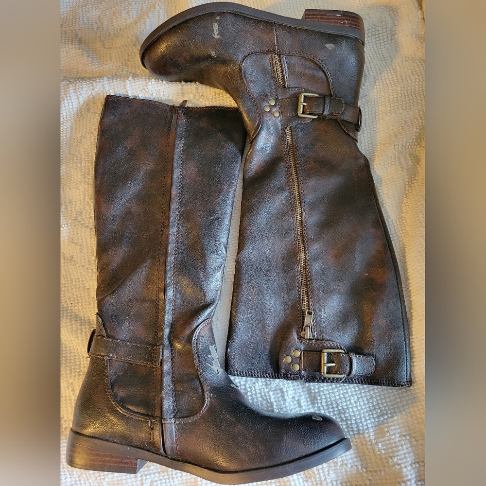 Brown Knee-High Buckle Boots